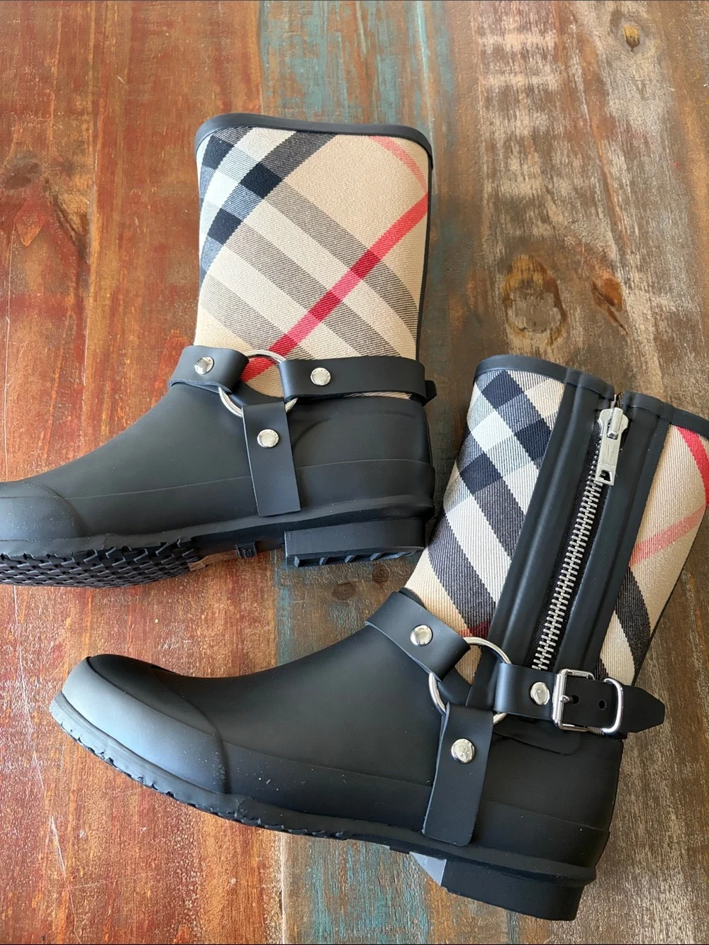 NWT Burberry Zane Black and Beige Plaid Short Rain Boots size 37
